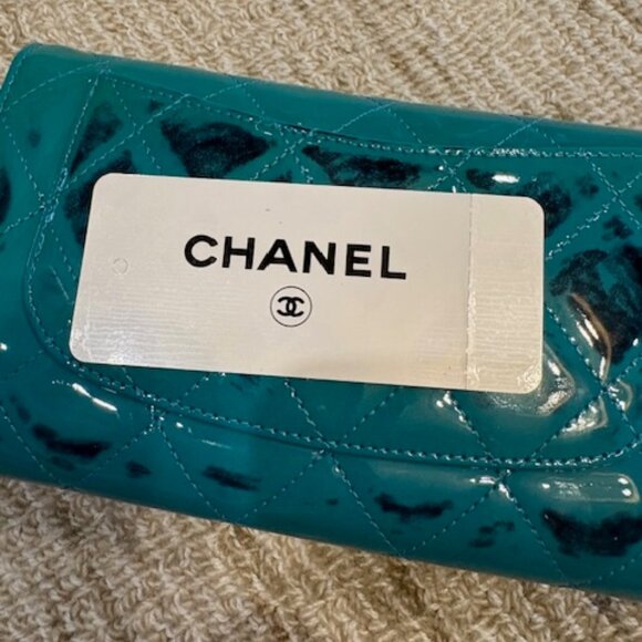Chanel Wallet - Picture 11 of 16